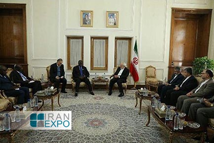 ظریف بر آمادگی ایران برای تولید خودرو و تراکتور در سنگال و صادرات آن به دیگر کشورها تاکید کرد